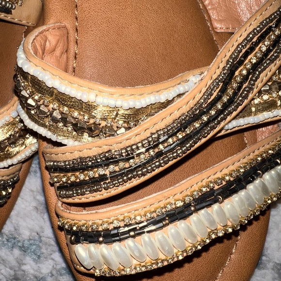 White Mountain Beaded Sandals Size 8 Gently Used Great Condition - Picture 3 of 5